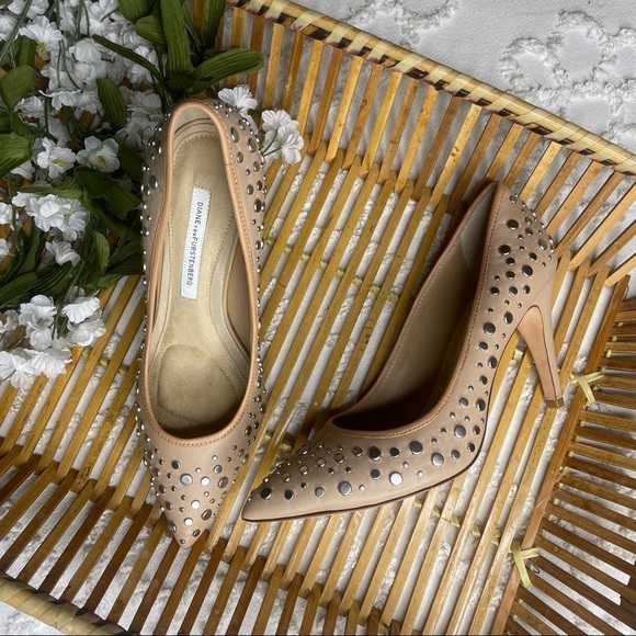 Diana Von Furstenberg Nude Silver Studded Heels sz 7.5 - Picture 3 of 10